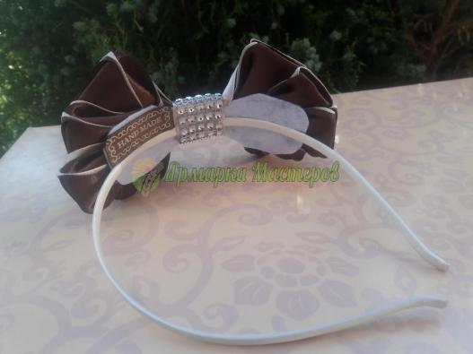 <div style=margin-left:10px><h1>Обруч "Элегантность"</h1><p><a href="/catalog/aksessuary/">Аксесуари</a> » <a href="/catalog/aksessuary/obruchi/">Обручі</a></p><i class="fa fa-map-marker"></i> Днепропетровская область, Днепропетровск<br /><br /><div class="socdata"><script src="//yastatic.net/es5-shims/0.0.2/es5-shims.min.js"></script>
                                            <script src="//yastatic.net/share2/share.js"></script>
                                            <div class="ya-share2" data-services="facebook,gplus,twitter,lj,viber,whatsapp,skype" data-counter=""></div></div>