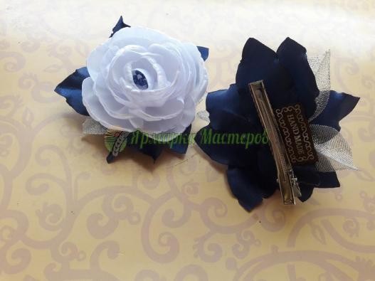 <div style=margin-left:10px><h1>Заколка "Школьная пора"</h1><p><a href="/catalog/aksessuary/">Аксесуари</a> » <a href="/catalog/aksessuary/zakolki--zajimy/">Шпильки, затискачі</a></p><i class="fa fa-map-marker"></i> Днепропетровская область, Днепропетровск<br /><br /><div class="socdata"><script src="//yastatic.net/es5-shims/0.0.2/es5-shims.min.js"></script>
                                            <script src="//yastatic.net/share2/share.js"></script>
                                            <div class="ya-share2" data-services="facebook,gplus,twitter,lj,viber,whatsapp,skype" data-counter=""></div></div>