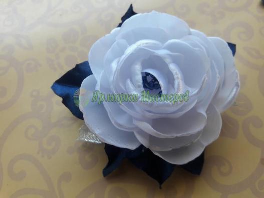 <div style=margin-left:10px><h1>Заколка "Школьная пора"</h1><p><a href="/catalog/aksessuary/">Аксесуари</a> » <a href="/catalog/aksessuary/zakolki--zajimy/">Шпильки, затискачі</a></p><i class="fa fa-map-marker"></i> Днепропетровская область, Днепропетровск<br /><br /><div class="socdata"><script src="//yastatic.net/es5-shims/0.0.2/es5-shims.min.js"></script>
                                            <script src="//yastatic.net/share2/share.js"></script>
                                            <div class="ya-share2" data-services="facebook,gplus,twitter,lj,viber,whatsapp,skype" data-counter=""></div></div>