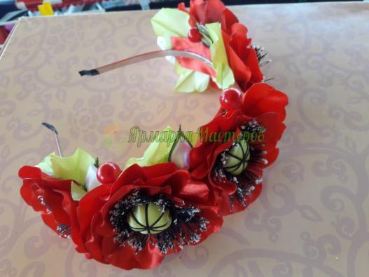 <div style=margin-left:10px><h1>Обруч "Маки"</h1><p><a href="/catalog/aksessuary/">Аксесуари</a> » <a href="/catalog/aksessuary/obruchi/">Обручі</a></p><i class="fa fa-map-marker"></i> Днепропетровская область, Днепропетровск<br /><br /><div class="socdata"><script src="//yastatic.net/es5-shims/0.0.2/es5-shims.min.js"></script>
                                            <script src="//yastatic.net/share2/share.js"></script>
                                            <div class="ya-share2" data-services="facebook,gplus,twitter,lj,viber,whatsapp,skype" data-counter=""></div></div>