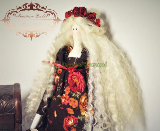 <div style=margin-left:10px><h1>Кукла Тильда с веночком на голове</h1><p><a href="/catalog/igrushki/">Iграшки</a> » <a href="/catalog/igrushki/kukly/">Кукли</a></p><i class="fa fa-map-marker"></i> Днепропетровская область, Днепропетровск<br /><br /><div class="socdata"><script src="//yastatic.net/es5-shims/0.0.2/es5-shims.min.js"></script>
                                            <script src="//yastatic.net/share2/share.js"></script>
                                            <div class="ya-share2" data-services="facebook,gplus,twitter,lj,viber,whatsapp,skype" data-counter=""></div></div>