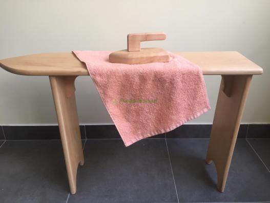 <div style=margin-left:10px><h1>Гладильная доска с утюгом</h1><p><a href="/catalog/podarki--suveniry/">Подарунки, сувеніри</a> » <a href="/catalog/podarki--suveniry/igrushki/">Iграшки</a></p><i class="fa fa-map-marker"></i> Киевская область, Киев<br /><br /><div class="socdata"><script src="//yastatic.net/es5-shims/0.0.2/es5-shims.min.js"></script>
                                            <script src="//yastatic.net/share2/share.js"></script>
                                            <div class="ya-share2" data-services="facebook,gplus,twitter,lj,viber,whatsapp,skype" data-counter=""></div></div>