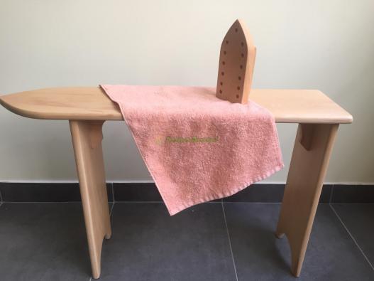 <div style=margin-left:10px><h1>Гладильная доска с утюгом</h1><p><a href="/catalog/podarki--suveniry/">Подарунки, сувеніри</a> » <a href="/catalog/podarki--suveniry/igrushki/">Iграшки</a></p><i class="fa fa-map-marker"></i> Киевская область, Киев<br /><br /><div class="socdata"><script src="//yastatic.net/es5-shims/0.0.2/es5-shims.min.js"></script>
                                            <script src="//yastatic.net/share2/share.js"></script>
                                            <div class="ya-share2" data-services="facebook,gplus,twitter,lj,viber,whatsapp,skype" data-counter=""></div></div>