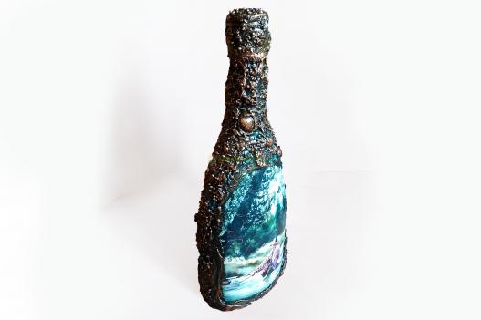 <div style=margin-left:10px><h1>Подарок рыбаку Декор бутылки рыбацкой тематики</h1><p><a href="/catalog/podarki--suveniry/">Подарунки, сувеніри</a> » <a href="/catalog/podarki--suveniry/podarki/">Подарунки</a></p><i class="fa fa-map-marker"></i> Донецкая область, Мариуполь<br /><br /><div class="socdata"><script src="//yastatic.net/es5-shims/0.0.2/es5-shims.min.js"></script>
                                            <script src="//yastatic.net/share2/share.js"></script>
                                            <div class="ya-share2" data-services="facebook,gplus,twitter,lj,viber,whatsapp,skype" data-counter=""></div></div>