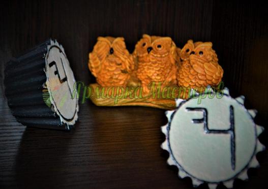 <div style=margin-left:10px><h1>Рунический-камень «Удача в Договорах, Переговорах и Разговорах»</h1><p><a href="/catalog/ezoterika/">Езотерика</a> » <a href="/catalog/ezoterika/raznoe/">Рiзне</a></p><i class="fa fa-map-marker"></i> Киевская область, Киев<br /><br /><div class="socdata"><script src="//yastatic.net/es5-shims/0.0.2/es5-shims.min.js"></script>
                                            <script src="//yastatic.net/share2/share.js"></script>
                                            <div class="ya-share2" data-services="facebook,gplus,twitter,lj,viber,whatsapp,skype" data-counter=""></div></div>