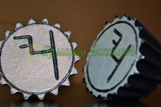 <div style=margin-left:10px><h1>Рунический-камень «Удача в Договорах, Переговорах и Разговорах»</h1><p><a href="/catalog/ezoterika/">Езотерика</a> » <a href="/catalog/ezoterika/raznoe/">Рiзне</a></p><i class="fa fa-map-marker"></i> Киевская область, Киев<br /><br /><div class="socdata"><script src="//yastatic.net/es5-shims/0.0.2/es5-shims.min.js"></script>
                                            <script src="//yastatic.net/share2/share.js"></script>
                                            <div class="ya-share2" data-services="facebook,gplus,twitter,lj,viber,whatsapp,skype" data-counter=""></div></div>