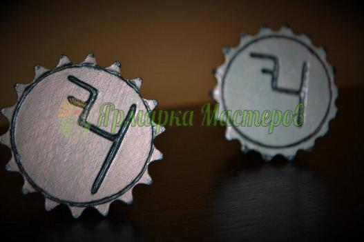 <div style=margin-left:10px><h1>Рунический-камень «Удача в Договорах, Переговорах и Разговорах»</h1><p><a href="/catalog/ezoterika/">Езотерика</a> » <a href="/catalog/ezoterika/raznoe/">Рiзне</a></p><i class="fa fa-map-marker"></i> Киевская область, Киев<br /><br /><div class="socdata"><script src="//yastatic.net/es5-shims/0.0.2/es5-shims.min.js"></script>
                                            <script src="//yastatic.net/share2/share.js"></script>
                                            <div class="ya-share2" data-services="facebook,gplus,twitter,lj,viber,whatsapp,skype" data-counter=""></div></div>