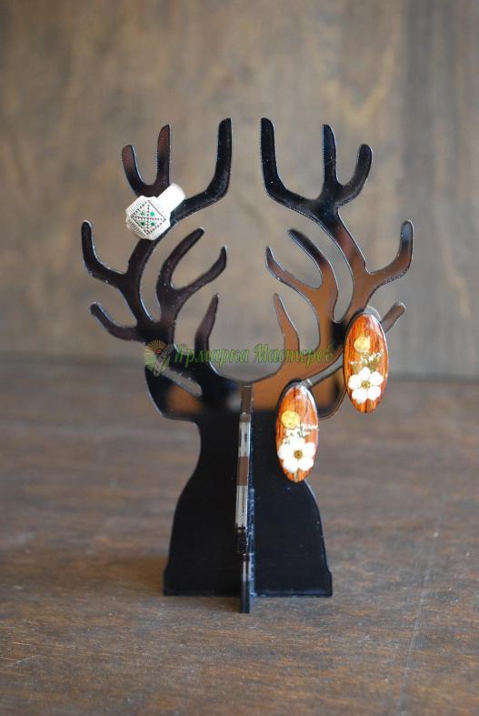 <div style=margin-left:10px><h1>подставка для украшений</h1><p><a href="/catalog/podarki--suveniry/">Подарунки, сувеніри</a> » <a href="/catalog/podarki--suveniry/podarki/">Подарунки</a></p><i class="fa fa-map-marker"></i> Ивано-Франковская область, Коломыя<br /><br /><div class="socdata"><script src="//yastatic.net/es5-shims/0.0.2/es5-shims.min.js"></script>
                                            <script src="//yastatic.net/share2/share.js"></script>
                                            <div class="ya-share2" data-services="facebook,gplus,twitter,lj,viber,whatsapp,skype" data-counter=""></div></div>