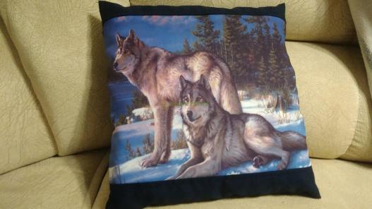 <div style=margin-left:10px><h1>Подушка декоративная диванная</h1><p><a href="/catalog/dekor/">Декор</a> » <a href="/catalog/dekor/tekstil/">Текстиль</a></p><i class="fa fa-map-marker"></i> Донецкая область, Артемовск<br /><br /><div class="socdata"><script src="//yastatic.net/es5-shims/0.0.2/es5-shims.min.js"></script>
                                            <script src="//yastatic.net/share2/share.js"></script>
                                            <div class="ya-share2" data-services="facebook,gplus,twitter,lj,viber,whatsapp,skype" data-counter=""></div></div>