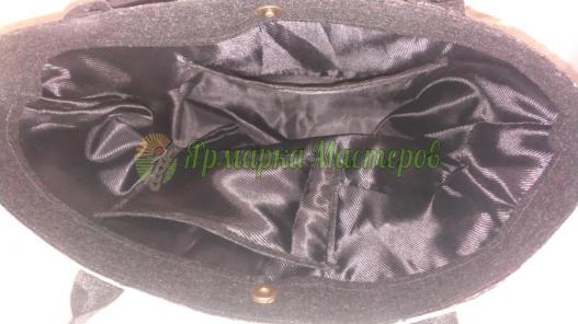 <div style=margin-left:10px><h1>Сумка женская из фетра ручной работы</h1><p><a href="/catalog/ukrasheniya/">Прикраси</a> » <a href="/catalog/ukrasheniya/aksessuary/">Аксесуари</a></p><i class="fa fa-map-marker"></i> Донецкая область, Артемовск<br /><br /><div class="socdata"><script src="//yastatic.net/es5-shims/0.0.2/es5-shims.min.js"></script>
                                            <script src="//yastatic.net/share2/share.js"></script>
                                            <div class="ya-share2" data-services="facebook,gplus,twitter,lj,viber,whatsapp,skype" data-counter=""></div></div>