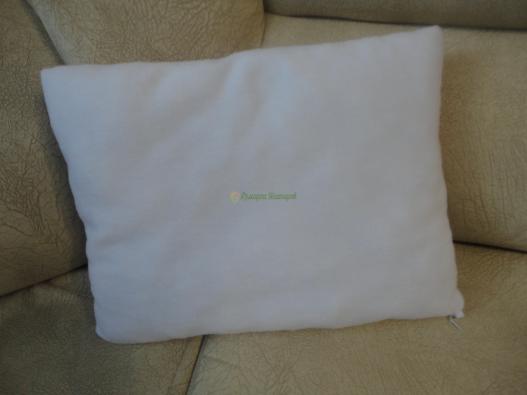 <div style=margin-left:10px><h1>Ярка подушка для девочки</h1><p><a href="/catalog/dekor/">Декор</a> » <a href="/catalog/dekor/tekstil/">Текстиль</a></p><i class="fa fa-map-marker"></i> Донецкая область, Артемовск<br /><br /><div class="socdata"><script src="//yastatic.net/es5-shims/0.0.2/es5-shims.min.js"></script>
                                            <script src="//yastatic.net/share2/share.js"></script>
                                            <div class="ya-share2" data-services="facebook,gplus,twitter,lj,viber,whatsapp,skype" data-counter=""></div></div>