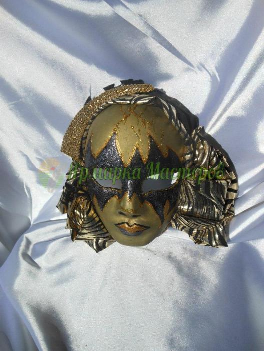 <div style=margin-left:10px><h1>Венецианская маска</h1><p><a href="/catalog/ukrasheniya/">Прикраси</a> » <a href="/catalog/ukrasheniya/podarki/">Подарунки</a></p><i class="fa fa-map-marker"></i> Полтавская область, Полтава<br /><br /><div class="socdata"><script src="//yastatic.net/es5-shims/0.0.2/es5-shims.min.js"></script>
                                            <script src="//yastatic.net/share2/share.js"></script>
                                            <div class="ya-share2" data-services="facebook,gplus,twitter,lj,viber,whatsapp,skype" data-counter=""></div></div>
