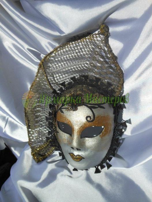 <div style=margin-left:10px><h1>Венецианская маска</h1><p><a href="/catalog/ukrasheniya/">Прикраси</a> » <a href="/catalog/ukrasheniya/podarki/">Подарунки</a></p><i class="fa fa-map-marker"></i> Полтавская область, Полтава<br /><br /><div class="socdata"><script src="//yastatic.net/es5-shims/0.0.2/es5-shims.min.js"></script>
                                            <script src="//yastatic.net/share2/share.js"></script>
                                            <div class="ya-share2" data-services="facebook,gplus,twitter,lj,viber,whatsapp,skype" data-counter=""></div></div>