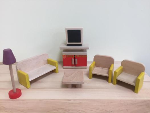 <div style=margin-left:10px><h1>Мини мебель.  Гостиная </h1><p><a href="/catalog/dekor/">Декор</a> » <a href="/catalog/dekor/mebel/">Меблі</a></p><i class="fa fa-map-marker"></i> Киевская область, Киев<br /><br /><div class="socdata"><script src="//yastatic.net/es5-shims/0.0.2/es5-shims.min.js"></script>
                                            <script src="//yastatic.net/share2/share.js"></script>
                                            <div class="ya-share2" data-services="facebook,gplus,twitter,lj,viber,whatsapp,skype" data-counter=""></div></div>