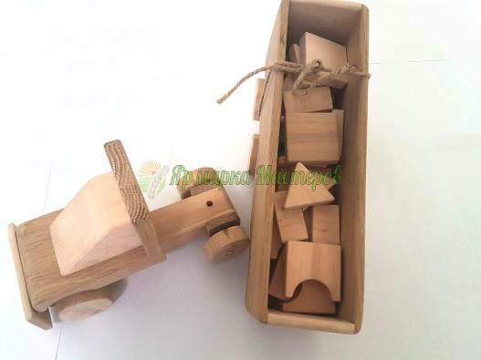 <div style=margin-left:10px><h1>Машина Тягач В 15</h1><p><a href="/catalog/ukrasheniya/">Прикраси</a> » <a href="/catalog/ukrasheniya/igrushki/">Iграшки</a></p><i class="fa fa-map-marker"></i> Киевская область, Киев<br /><br /><div class="socdata"><script src="//yastatic.net/es5-shims/0.0.2/es5-shims.min.js"></script>
                                            <script src="//yastatic.net/share2/share.js"></script>
                                            <div class="ya-share2" data-services="facebook,gplus,twitter,lj,viber,whatsapp,skype" data-counter=""></div></div>