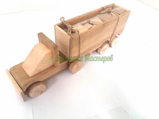 <div style=margin-left:10px><h1>Машина Тягач В 15</h1><p><a href="/catalog/ukrasheniya/">Прикраси</a> » <a href="/catalog/ukrasheniya/igrushki/">Iграшки</a></p><i class="fa fa-map-marker"></i> Киевская область, Киев<br /><br /><div class="socdata"><script src="//yastatic.net/es5-shims/0.0.2/es5-shims.min.js"></script>
                                            <script src="//yastatic.net/share2/share.js"></script>
                                            <div class="ya-share2" data-services="facebook,gplus,twitter,lj,viber,whatsapp,skype" data-counter=""></div></div>