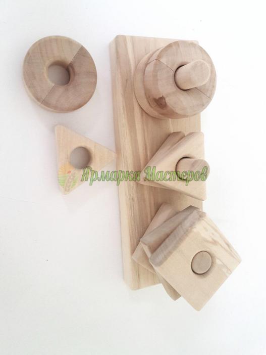 <div style=margin-left:10px><h1>Деревянная пирамидка </h1><p><a href="/catalog/ukrasheniya/">Прикраси</a> » <a href="/catalog/ukrasheniya/igrushki/">Iграшки</a></p><i class="fa fa-map-marker"></i> Киевская область, Киев<br /><br /><div class="socdata"><script src="//yastatic.net/es5-shims/0.0.2/es5-shims.min.js"></script>
                                            <script src="//yastatic.net/share2/share.js"></script>
                                            <div class="ya-share2" data-services="facebook,gplus,twitter,lj,viber,whatsapp,skype" data-counter=""></div></div>