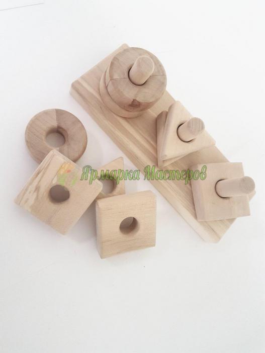 <div style=margin-left:10px><h1>Деревянная пирамидка </h1><p><a href="/catalog/ukrasheniya/">Прикраси</a> » <a href="/catalog/ukrasheniya/igrushki/">Iграшки</a></p><i class="fa fa-map-marker"></i> Киевская область, Киев<br /><br /><div class="socdata"><script src="//yastatic.net/es5-shims/0.0.2/es5-shims.min.js"></script>
                                            <script src="//yastatic.net/share2/share.js"></script>
                                            <div class="ya-share2" data-services="facebook,gplus,twitter,lj,viber,whatsapp,skype" data-counter=""></div></div>