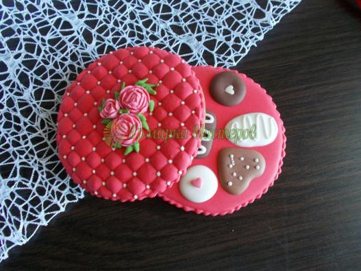 <div style=margin-left:10px><h1>Пряничная коробочка конфет</h1><p><a href="/catalog/podarki--suveniry/">Подарунки, сувеніри</a> » <a href="/catalog/podarki--suveniry/suveniry/">Сувеніри</a></p><i class="fa fa-map-marker"></i> Одесская область, Одесса<br /><br /><div class="socdata"><script src="//yastatic.net/es5-shims/0.0.2/es5-shims.min.js"></script>
                                            <script src="//yastatic.net/share2/share.js"></script>
                                            <div class="ya-share2" data-services="facebook,gplus,twitter,lj,viber,whatsapp,skype" data-counter=""></div></div>