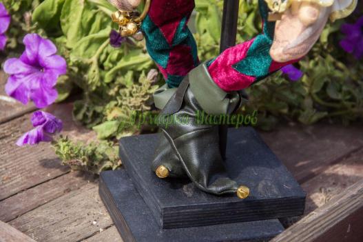 <div style=margin-left:10px><h1>«Арлекин» авторская кукла ручной работы.</h1><p><a href="/catalog/igrushki/">Iграшки</a> » <a href="/catalog/igrushki/kukly/">Кукли</a></p><i class="fa fa-map-marker"></i> Днепропетровская область, Днепропетровск<br /><br /><div class="socdata"><script src="//yastatic.net/es5-shims/0.0.2/es5-shims.min.js"></script>
                                            <script src="//yastatic.net/share2/share.js"></script>
                                            <div class="ya-share2" data-services="facebook,gplus,twitter,lj,viber,whatsapp,skype" data-counter=""></div></div>