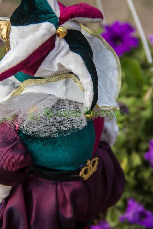 <div style=margin-left:10px><h1>«Арлекин» авторская кукла ручной работы.</h1><p><a href="/catalog/igrushki/">Iграшки</a> » <a href="/catalog/igrushki/kukly/">Кукли</a></p><i class="fa fa-map-marker"></i> Днепропетровская область, Днепропетровск<br /><br /><div class="socdata"><script src="//yastatic.net/es5-shims/0.0.2/es5-shims.min.js"></script>
                                            <script src="//yastatic.net/share2/share.js"></script>
                                            <div class="ya-share2" data-services="facebook,gplus,twitter,lj,viber,whatsapp,skype" data-counter=""></div></div>