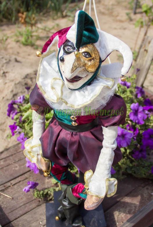 <div style=margin-left:10px><h1>«Арлекин» авторская кукла ручной работы.</h1><p><a href="/catalog/igrushki/">Iграшки</a> » <a href="/catalog/igrushki/kukly/">Кукли</a></p><i class="fa fa-map-marker"></i> Днепропетровская область, Днепропетровск<br /><br /><div class="socdata"><script src="//yastatic.net/es5-shims/0.0.2/es5-shims.min.js"></script>
                                            <script src="//yastatic.net/share2/share.js"></script>
                                            <div class="ya-share2" data-services="facebook,gplus,twitter,lj,viber,whatsapp,skype" data-counter=""></div></div>