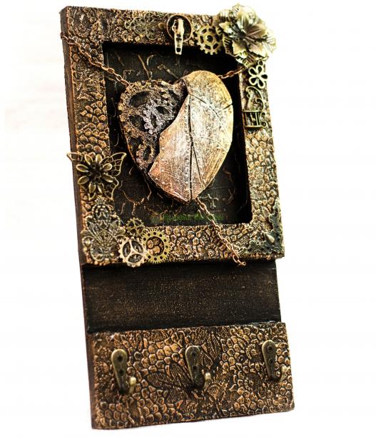 <div style=margin-left:10px><h1>Оригинальная настенная ключница ручной работы в стиле лофт</h1><p><a href="/catalog/dekor/">Декор</a> » <a href="/catalog/dekor/mebel/">Меблі</a></p><i class="fa fa-map-marker"></i> Донецкая область, Мариуполь<br /><br /><div class="socdata"><script src="//yastatic.net/es5-shims/0.0.2/es5-shims.min.js"></script>
                                            <script src="//yastatic.net/share2/share.js"></script>
                                            <div class="ya-share2" data-services="facebook,gplus,twitter,lj,viber,whatsapp,skype" data-counter=""></div></div>