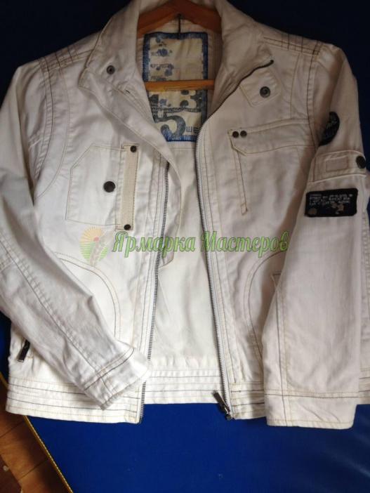 <div style=margin-left:10px><h1>Куртка джинс белая с росписью</h1><p><a href="/catalog/kartiny/">Картини</a> » <a href="/catalog/kartiny/na-tkani/">На тканинi</a></p><i class="fa fa-map-marker"></i> Киевская область, Боярка<br /><br /><div class="socdata"><script src="//yastatic.net/es5-shims/0.0.2/es5-shims.min.js"></script>
                                            <script src="//yastatic.net/share2/share.js"></script>
                                            <div class="ya-share2" data-services="facebook,gplus,twitter,lj,viber,whatsapp,skype" data-counter=""></div></div>