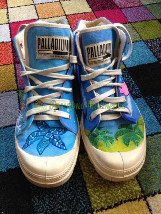 <div style=margin-left:10px><h1>Кеды с росписью</h1><p><a href="/catalog/kartiny/">Картини</a> » <a href="/catalog/kartiny/na-tkani/">На тканинi</a></p><i class="fa fa-map-marker"></i> Киевская область, Боярка<br /><br /><div class="socdata"><script src="//yastatic.net/es5-shims/0.0.2/es5-shims.min.js"></script>
                                            <script src="//yastatic.net/share2/share.js"></script>
                                            <div class="ya-share2" data-services="facebook,gplus,twitter,lj,viber,whatsapp,skype" data-counter=""></div></div>