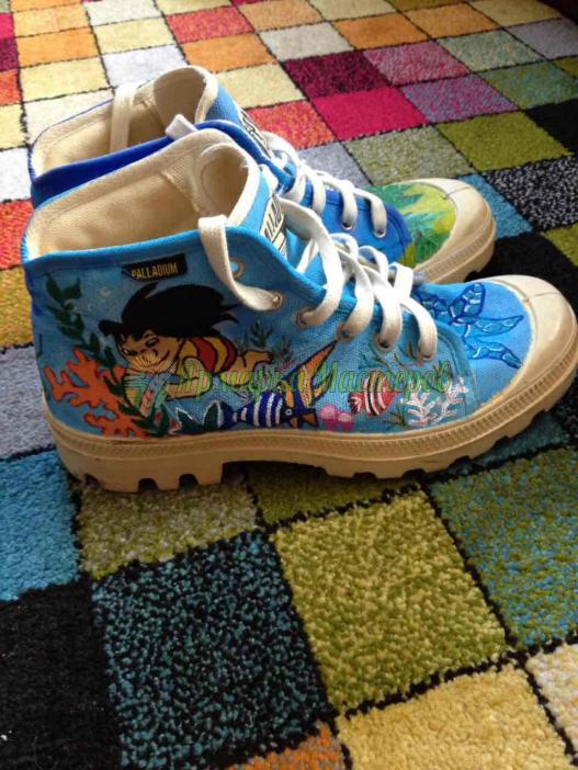 <div style=margin-left:10px><h1>Кеды с росписью</h1><p><a href="/catalog/kartiny/">Картини</a> » <a href="/catalog/kartiny/na-tkani/">На тканинi</a></p><i class="fa fa-map-marker"></i> Киевская область, Боярка<br /><br /><div class="socdata"><script src="//yastatic.net/es5-shims/0.0.2/es5-shims.min.js"></script>
                                            <script src="//yastatic.net/share2/share.js"></script>
                                            <div class="ya-share2" data-services="facebook,gplus,twitter,lj,viber,whatsapp,skype" data-counter=""></div></div>