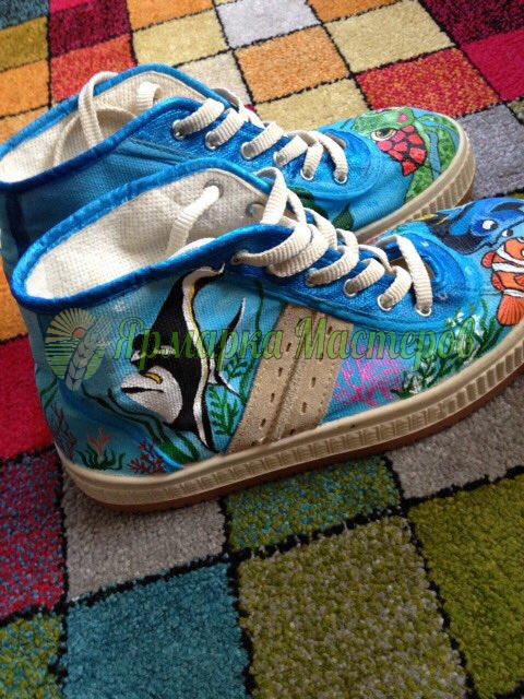 <div style=margin-left:10px><h1>Кеды с росписью</h1><p><a href="/catalog/shite/">Шиття</a> » <a href="/catalog/shite/shite--odejda/">Шиття, одяг</a></p><i class="fa fa-map-marker"></i> Киевская область, Боярка<br /><br /><div class="socdata"><script src="//yastatic.net/es5-shims/0.0.2/es5-shims.min.js"></script>
                                            <script src="//yastatic.net/share2/share.js"></script>
                                            <div class="ya-share2" data-services="facebook,gplus,twitter,lj,viber,whatsapp,skype" data-counter=""></div></div>