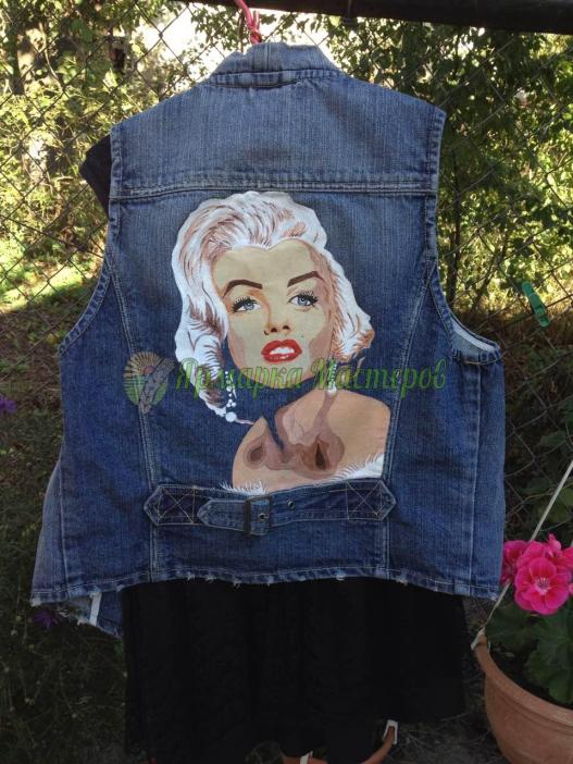 <div style=margin-left:10px><h1>Жилетка джинсовая роспись</h1><p><a href="/catalog/shite/">Шиття</a> » <a href="/catalog/shite/shite--odejda/">Шиття, одяг</a></p><i class="fa fa-map-marker"></i> Киевская область, Боярка<br /><br /><div class="socdata"><script src="//yastatic.net/es5-shims/0.0.2/es5-shims.min.js"></script>
                                            <script src="//yastatic.net/share2/share.js"></script>
                                            <div class="ya-share2" data-services="facebook,gplus,twitter,lj,viber,whatsapp,skype" data-counter=""></div></div>