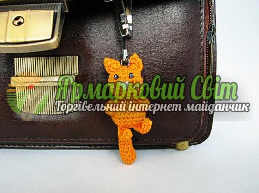 <div style=margin-left:10px><h1>кот-брелок для ключей, подвеска</h1><p><a href="/catalog/ukrasheniya/">Прикраси</a> » <a href="/catalog/ukrasheniya/aksessuary/">Аксесуари</a></p><i class="fa fa-map-marker"></i> Винницкая область, Винница<br /><br /><div class="socdata"><script src="//yastatic.net/es5-shims/0.0.2/es5-shims.min.js"></script>
                                            <script src="//yastatic.net/share2/share.js"></script>
                                            <div class="ya-share2" data-services="facebook,gplus,twitter,lj,viber,whatsapp,skype" data-counter=""></div></div>