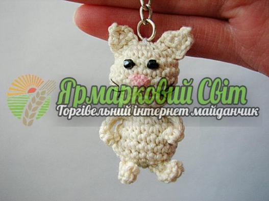 <div style=margin-left:10px><h1>кот-брелок для ключей, подвеска</h1><p><a href="/catalog/ukrasheniya/">Прикраси</a> » <a href="/catalog/ukrasheniya/aksessuary/">Аксесуари</a></p><i class="fa fa-map-marker"></i> Винницкая область, Винница<br /><br /><div class="socdata"><script src="//yastatic.net/es5-shims/0.0.2/es5-shims.min.js"></script>
                                            <script src="//yastatic.net/share2/share.js"></script>
                                            <div class="ya-share2" data-services="facebook,gplus,twitter,lj,viber,whatsapp,skype" data-counter=""></div></div>