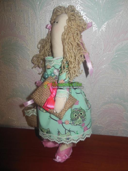 <div style=margin-left:10px><h1>Интерьерная текстильная кукла</h1><p><a href="/catalog/igrushki/">Iграшки</a> » <a href="/catalog/igrushki/kukly/">Кукли</a></p><i class="fa fa-map-marker"></i> Житомирская область, Коростень<br /><br /><div class="socdata"><script src="//yastatic.net/es5-shims/0.0.2/es5-shims.min.js"></script>
                                            <script src="//yastatic.net/share2/share.js"></script>
                                            <div class="ya-share2" data-services="facebook,gplus,twitter,lj,viber,whatsapp,skype" data-counter=""></div></div>