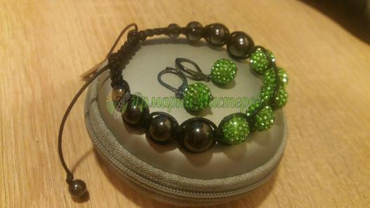 <div style=margin-left:10px><h1>Набор: серьги и браслет</h1><p><a href="/catalog/ukrasheniya/">Прикраси</a> » <a href="/catalog/ukrasheniya/aksessuary/">Аксесуари</a></p><i class="fa fa-map-marker"></i> Донецкая область, Донецк<br /><br /><div class="socdata"><script src="//yastatic.net/es5-shims/0.0.2/es5-shims.min.js"></script>
                                            <script src="//yastatic.net/share2/share.js"></script>
                                            <div class="ya-share2" data-services="facebook,gplus,twitter,lj,viber,whatsapp,skype" data-counter=""></div></div>