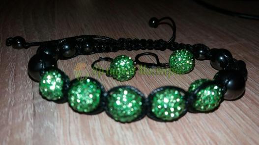 <div style=margin-left:10px><h1>Набор: серьги и браслет</h1><p><a href="/catalog/ukrasheniya/">Прикраси</a> » <a href="/catalog/ukrasheniya/aksessuary/">Аксесуари</a></p><i class="fa fa-map-marker"></i> Донецкая область, Донецк<br /><br /><div class="socdata"><script src="//yastatic.net/es5-shims/0.0.2/es5-shims.min.js"></script>
                                            <script src="//yastatic.net/share2/share.js"></script>
                                            <div class="ya-share2" data-services="facebook,gplus,twitter,lj,viber,whatsapp,skype" data-counter=""></div></div>