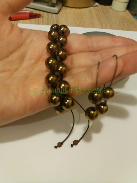 <div style=margin-left:10px><h1>Набор : "Браслет и Серьги"</h1><p><a href="/catalog/ukrasheniya/">Прикраси</a> » <a href="/catalog/ukrasheniya/aksessuary/">Аксесуари</a></p><i class="fa fa-map-marker"></i> Донецкая область, Донецк<br /><br /><div class="socdata"><script src="//yastatic.net/es5-shims/0.0.2/es5-shims.min.js"></script>
                                            <script src="//yastatic.net/share2/share.js"></script>
                                            <div class="ya-share2" data-services="facebook,gplus,twitter,lj,viber,whatsapp,skype" data-counter=""></div></div>