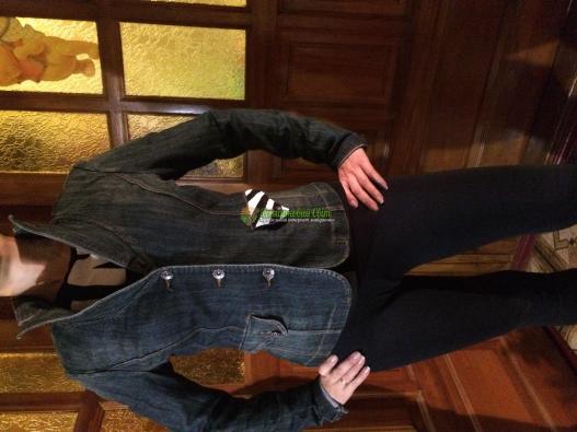 <div style=margin-left:10px><h1>Пиджак джинсовый с росписью</h1><p><a href="/catalog/shite/">Шиття</a> » <a href="/catalog/shite/shite--odejda/">Шиття, одяг</a></p><i class="fa fa-map-marker"></i> Киевская область, Боярка<br /><br /><div class="socdata"><script src="//yastatic.net/es5-shims/0.0.2/es5-shims.min.js"></script>
                                            <script src="//yastatic.net/share2/share.js"></script>
                                            <div class="ya-share2" data-services="facebook,gplus,twitter,lj,viber,whatsapp,skype" data-counter=""></div></div>