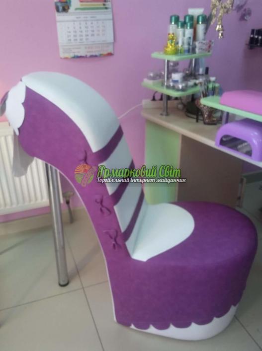 <div style=margin-left:10px><h1>Кресло-туфелька</h1><p><a href="/catalog/dekor/">Декор</a> » <a href="/catalog/dekor/mebel/">Меблі</a></p><i class="fa fa-map-marker"></i> Черкасская область, Черкассы<br /><br /><div class="socdata"><script src="//yastatic.net/es5-shims/0.0.2/es5-shims.min.js"></script>
                                            <script src="//yastatic.net/share2/share.js"></script>
                                            <div class="ya-share2" data-services="facebook,gplus,twitter,lj,viber,whatsapp,skype" data-counter=""></div></div>