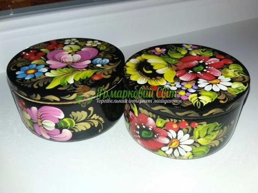 <div style=margin-left:10px><h1>Шкатулки з художнім розписом</h1><p><a href="/catalog/podarki--suveniry/">Подарунки, сувеніри</a> » <a href="/catalog/podarki--suveniry/suveniry/">Сувеніри</a></p><i class="fa fa-map-marker"></i> Полтавская область, Полтава<br /><br /><div class="socdata"><script src="//yastatic.net/es5-shims/0.0.2/es5-shims.min.js"></script>
                                            <script src="//yastatic.net/share2/share.js"></script>
                                            <div class="ya-share2" data-services="facebook,gplus,twitter,lj,viber,whatsapp,skype" data-counter=""></div></div>