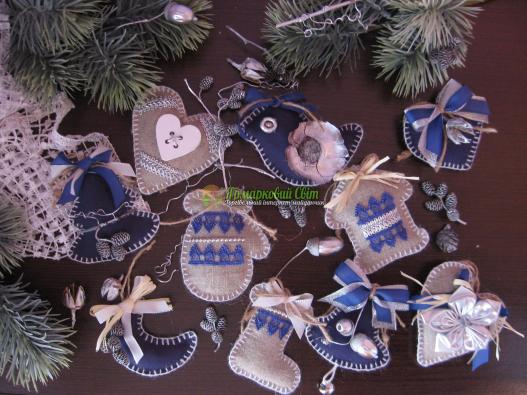 <div style=margin-left:10px><h1>Игрушки новогодние</h1><p><a href="/catalog/igrushki/">Iграшки</a> » <a href="/catalog/igrushki/myagkie/">М'які</a></p><i class="fa fa-map-marker"></i> Львовская область, Борислав<br /><br /><div class="socdata"><script src="//yastatic.net/es5-shims/0.0.2/es5-shims.min.js"></script>
                                            <script src="//yastatic.net/share2/share.js"></script>
                                            <div class="ya-share2" data-services="facebook,gplus,twitter,lj,viber,whatsapp,skype" data-counter=""></div></div>