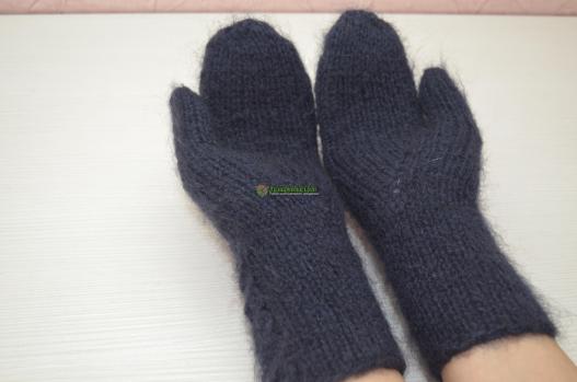 <div style=margin-left:10px><h1>Варежки вязаные "Звездочки"</h1><p><a href="/catalog/rukodelie/">Рукоділля</a> » <a href="/catalog/rukodelie/rukodelie--obschee/">Рукоділля, загальне</a></p><i class="fa fa-map-marker"></i> Николаевская область, Южноукраинск<br /><br /><div class="socdata"><script src="//yastatic.net/es5-shims/0.0.2/es5-shims.min.js"></script>
                                            <script src="//yastatic.net/share2/share.js"></script>
                                            <div class="ya-share2" data-services="facebook,gplus,twitter,lj,viber,whatsapp,skype" data-counter=""></div></div>