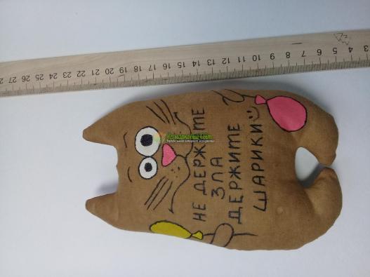 <div style=margin-left:10px><h1>Кофейные игрушки, магниты </h1><p><a href="/catalog/ukrasheniya/">Прикраси</a> » <a href="/catalog/ukrasheniya/igrushki/">Iграшки</a></p><i class="fa fa-map-marker"></i> Киевская область, Киев<br /><br /><div class="socdata"><script src="//yastatic.net/es5-shims/0.0.2/es5-shims.min.js"></script>
                                            <script src="//yastatic.net/share2/share.js"></script>
                                            <div class="ya-share2" data-services="facebook,gplus,twitter,lj,viber,whatsapp,skype" data-counter=""></div></div>