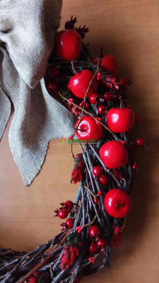 <div style=margin-left:10px><h1>Большой интерьерный венок в осеннем стиле</h1><p><a href="/catalog/dekor/">Декор</a> » <a href="/catalog/dekor/drugoe/">Iнше</a></p><i class="fa fa-map-marker"></i> Киевская область, Киев<br /><br /><div class="socdata"><script src="//yastatic.net/es5-shims/0.0.2/es5-shims.min.js"></script>
                                            <script src="//yastatic.net/share2/share.js"></script>
                                            <div class="ya-share2" data-services="facebook,gplus,twitter,lj,viber,whatsapp,skype" data-counter=""></div></div>