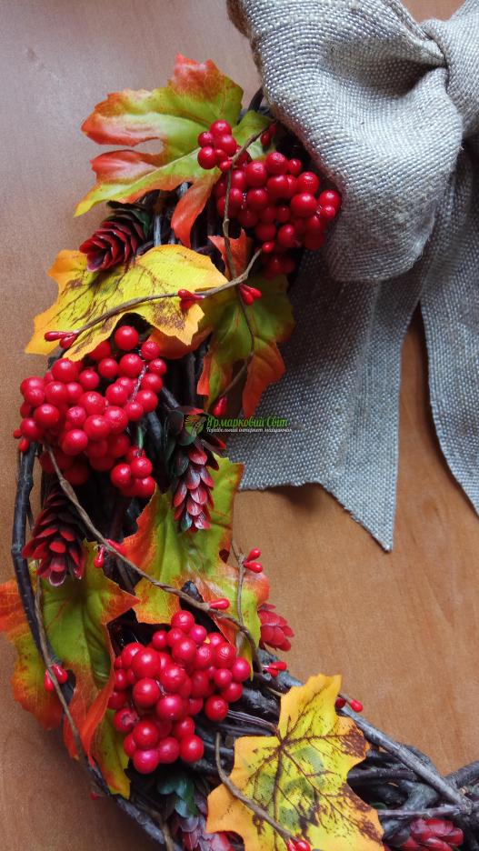 <div style=margin-left:10px><h1>Большой интерьерный венок в осеннем стиле</h1><p><a href="/catalog/dekor/">Декор</a> » <a href="/catalog/dekor/drugoe/">Iнше</a></p><i class="fa fa-map-marker"></i> Киевская область, Киев<br /><br /><div class="socdata"><script src="//yastatic.net/es5-shims/0.0.2/es5-shims.min.js"></script>
                                            <script src="//yastatic.net/share2/share.js"></script>
                                            <div class="ya-share2" data-services="facebook,gplus,twitter,lj,viber,whatsapp,skype" data-counter=""></div></div>