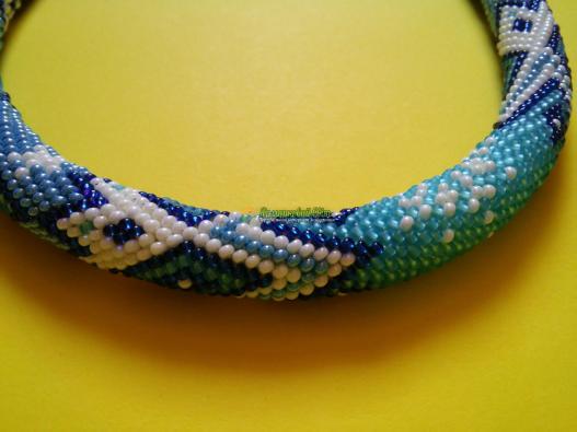 <div style=margin-left:10px><h1>Ожерелье-жгут ′Свитерок′</h1><p><a href="/catalog/bijuteriya/">Біжутерія</a> » <a href="/catalog/bijuteriya/kole--ojerele/">Кольє, намисто</a></p><i class="fa fa-map-marker"></i> Днепропетровская область, Межевая<br /><br /><div class="socdata"><script src="//yastatic.net/es5-shims/0.0.2/es5-shims.min.js"></script>
                                            <script src="//yastatic.net/share2/share.js"></script>
                                            <div class="ya-share2" data-services="facebook,gplus,twitter,lj,viber,whatsapp,skype" data-counter=""></div></div>