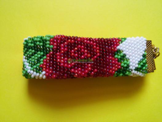 <div style=margin-left:10px><h1>Браслет ′Розы′</h1><p><a href="/catalog/bijuteriya/">Біжутерія</a> » <a href="/catalog/bijuteriya/braslety/">Браслети</a></p><i class="fa fa-map-marker"></i> Днепропетровская область, Межевая<br /><br /><div class="socdata"><script src="//yastatic.net/es5-shims/0.0.2/es5-shims.min.js"></script>
                                            <script src="//yastatic.net/share2/share.js"></script>
                                            <div class="ya-share2" data-services="facebook,gplus,twitter,lj,viber,whatsapp,skype" data-counter=""></div></div>