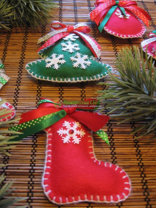 <div style=margin-left:10px><h1>Новорічні іграшки</h1><p><a href="/catalog/podarki--suveniry/">Подарунки, сувеніри</a> » <a href="/catalog/podarki--suveniry/igrushki/">Iграшки</a></p><i class="fa fa-map-marker"></i> Львовская область, Борислав<br /><br /><div class="socdata"><script src="//yastatic.net/es5-shims/0.0.2/es5-shims.min.js"></script>
                                            <script src="//yastatic.net/share2/share.js"></script>
                                            <div class="ya-share2" data-services="facebook,gplus,twitter,lj,viber,whatsapp,skype" data-counter=""></div></div>