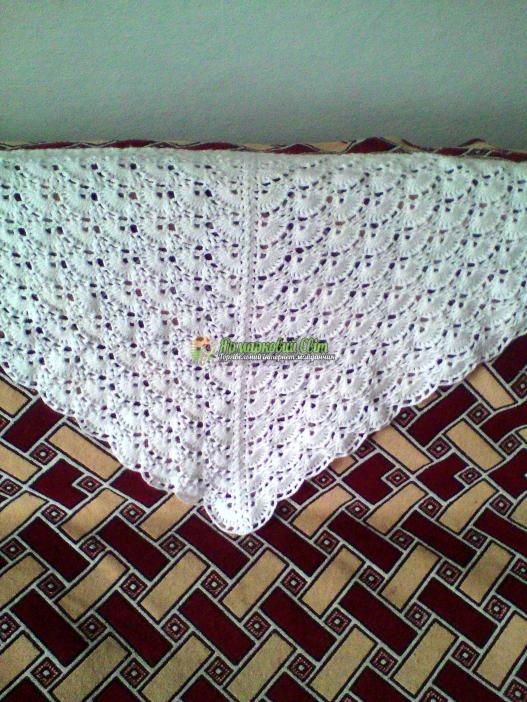 <div style=margin-left:10px><h1>Шаль біла вязана гачком</h1><p><a href="/catalog/golovnue_ubory/">Головні убори
</a> » <a href="/catalog/golovnue_ubory/shapki/">Шапки</a></p><i class="fa fa-map-marker"></i> Тернопольская область, Залещики<br /><br /><div class="socdata"><script src="//yastatic.net/es5-shims/0.0.2/es5-shims.min.js"></script>
                                            <script src="//yastatic.net/share2/share.js"></script>
                                            <div class="ya-share2" data-services="facebook,gplus,twitter,lj,viber,whatsapp,skype" data-counter=""></div></div>